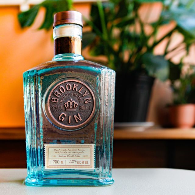 @brooklyngin is known for its fresh and vibrant flavour, but what is their secret…?

🍊FRESH HAND-CUT CITRUS🍊
Fresh, hand-cut lemon, lime, orange and clementine peel are key botanicals of Brooklyn Gin. There are no short cuts when it comes to crafting its vibrant, citrus notes. 

👊HAND-CRUSHED JUNIPER BERRIES👊
First Brooklyn Gin source superior, fresh juniper berries. Next, they are hand crushed to release a sweet and spicy flavour. Finally, they are vacuum packed to retain the freshness until they’re ready to for distillation.

⏳SMALL BATCH COPPER POT DISTILLING⏳
Slowly, flavour is extracted from the fresh fruits and botanicals through small batch distillation in a Carl Copper Pot Still. 

Yes, it takes extra time and effort to craft Brooklyn Gin, but the difference is apparent in every sip… 

#brooklyngin #gin #craftgin #americangin #spiritsdistributor #spiritsindustry #smallbatchgin #ginstagram